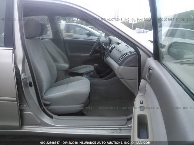 4T1BE32KX4U279140 - 2004 TOYOTA CAMRY LE/XLE/SE შამპანური ფოტო 5
