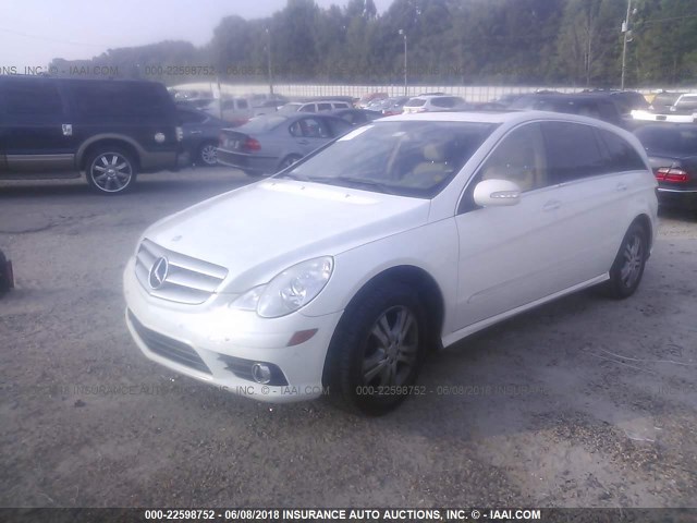 4JGCB56E78A067669 - 2008 MERCEDES-BENZ R 350 WHITE photo 2