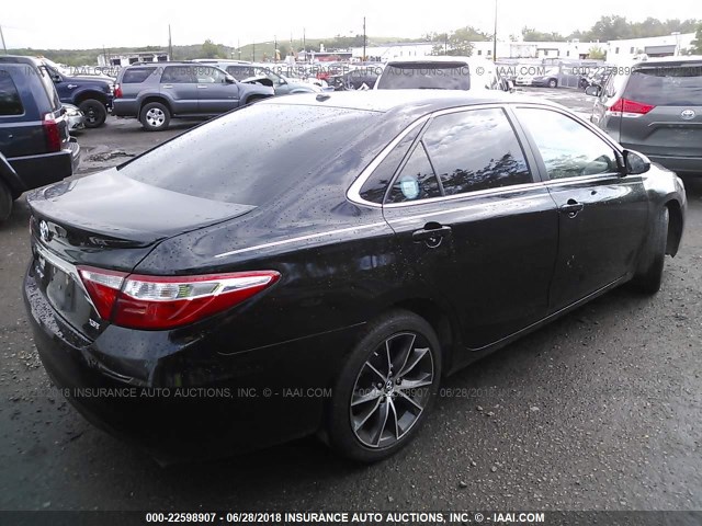 4T1BF1FKXFU960638 - 2015 TOYOTA CAMRY LE/XLE/SE/XSE BLACK photo 4