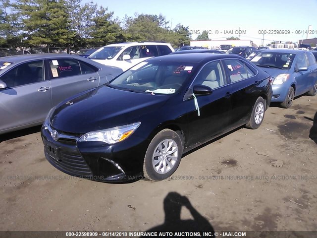 4T4BF1FK8FR462430 - 2015 TOYOTA CAMRY LE/XLE/SE/XSE BLACK photo 2