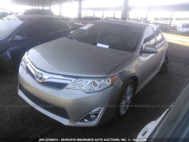 4T1BF1FK9EU385074 - 2014 TOYOTA CAMRY L/SE/LE/XLE თაფლისფერი ფოტო 2