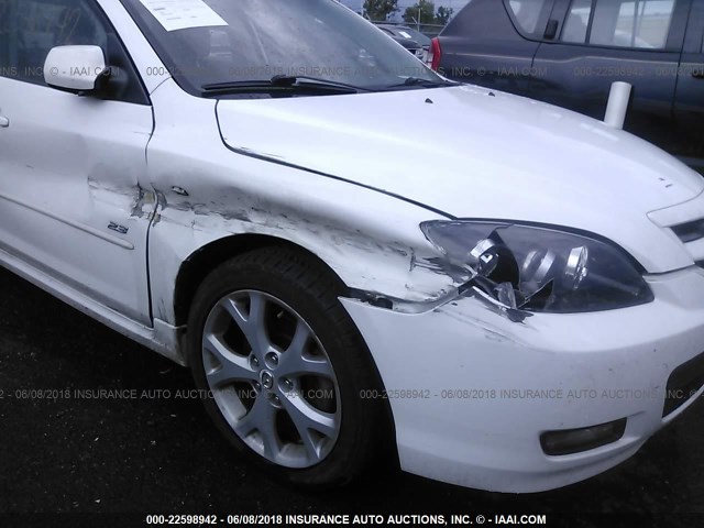 JM1BK343471742687 - 2007 MAZDA 3 HATCHBACK WHITE photo 6