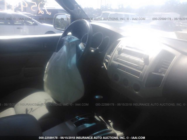 3TMLU4EN8AM054383 - 2010 TOYOTA TACOMA DOUBLE CAB 银色 照片 5