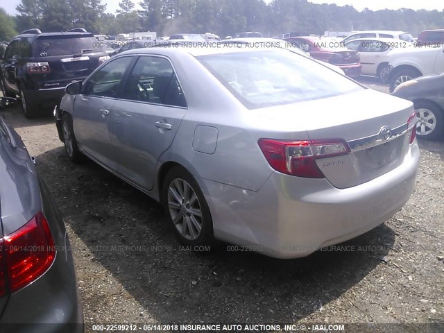 4T4BF1FK0DR276751 - 2013 TOYOTA CAMRY L/SE/LE/XLE SILVER photo 3