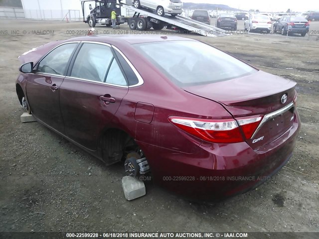 4T1BF1FK4HU647720 - 2017 TOYOTA CAMRY LE/XLE/SE/XSE RED photo 3