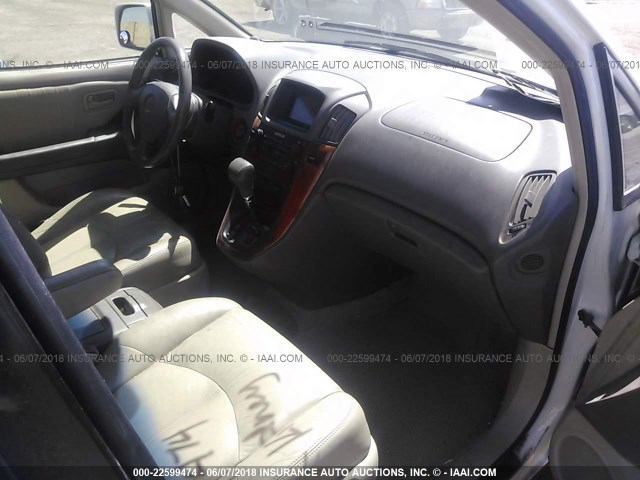 JT6HF10U9Y0134261 - 2000 LEXUS RX 300 WHITE photo 5