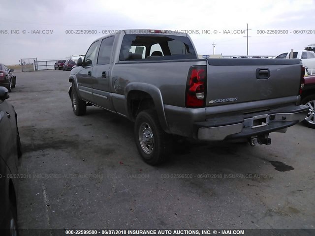 1GCHC23U46F171120 - 2006 CHEVROLET SILVERADO C2500 HEAVY DUTY GRAY photo 3