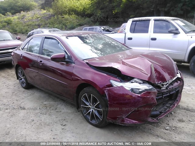 4T1BF1FK2HU634514 - 2017 TOYOTA CAMRY LE/XLE/SE/XSE RED photo 1