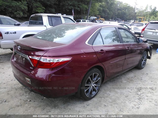 4T1BF1FK2HU634514 - 2017 TOYOTA CAMRY LE/XLE/SE/XSE RED photo 4