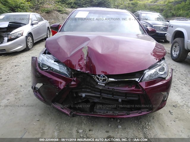4T1BF1FK2HU634514 - 2017 TOYOTA CAMRY LE/XLE/SE/XSE RED photo 6