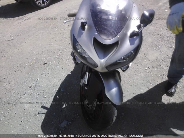 JKBZXJD196A002205 - 2006 KAWASAKI ZX636 C1 GRAY photo 5