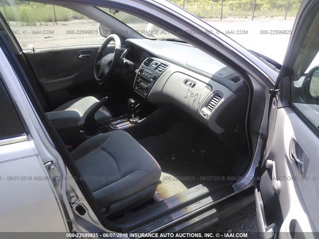 1HGCF86641A091812 - 2001 HONDA ACCORD VALUE SILVER photo 5