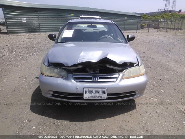 1HGCF86641A091812 - 2001 HONDA ACCORD VALUE SILVER photo 6