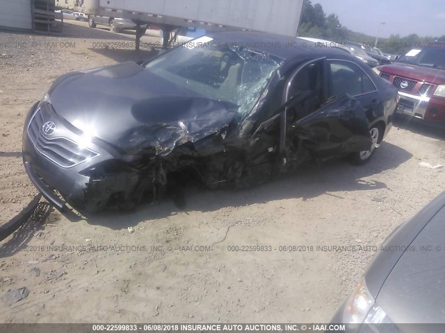 4T1BF3EK5BU725037 - 2011 TOYOTA CAMRY SE/LE/XLE GRAY photo 2