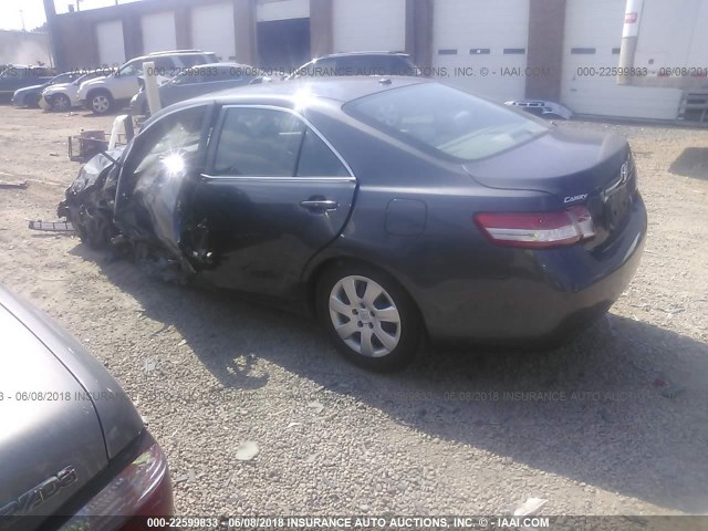 4T1BF3EK5BU725037 - 2011 TOYOTA CAMRY SE/LE/XLE GRAY photo 3