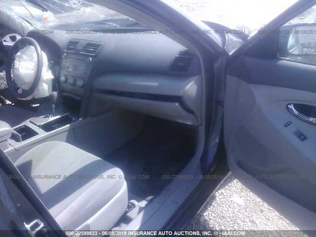 4T1BF3EK5BU725037 - 2011 TOYOTA CAMRY SE/LE/XLE GRAY photo 5