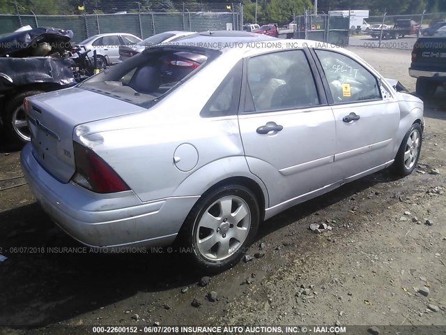 1FAHP38321W381708 - 2001 FORD FOCUS ZTS SILVER photo 4