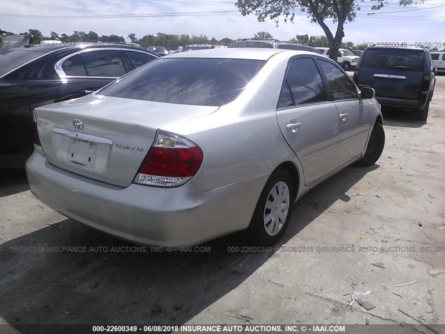 4T1BE32K85U595282 - 2005 TOYOTA CAMRY LE/XLE/SE ნაცრისფერი ფოტო 4