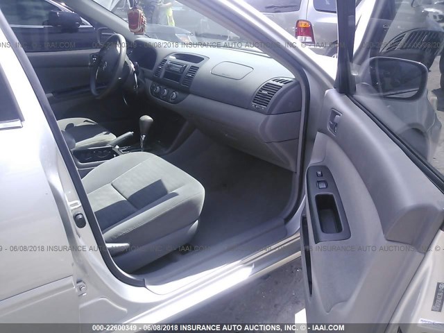 4T1BE32K85U595282 - 2005 TOYOTA CAMRY LE/XLE/SE ნაცრისფერი ფოტო 8
