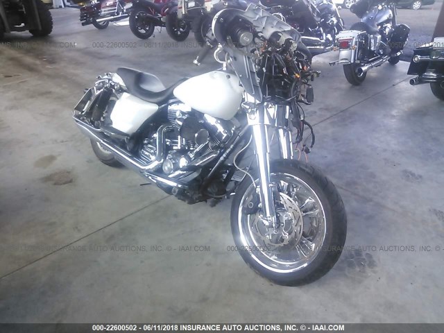 1HD1KB418BB600798 - 2011 HARLEY-DAVIDSON FLHX WHITE photo 1