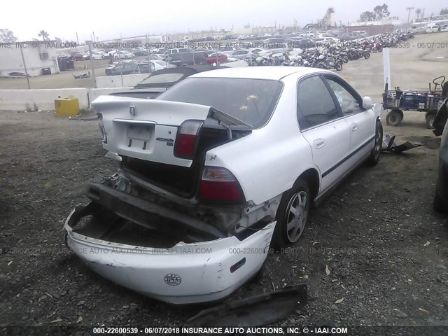 1HGCD5531VA242722 - 1997 HONDA ACCORD LX/EX WHITE photo 4