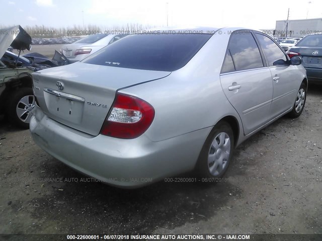 4T1BE32K33U751340 - 2003 TOYOTA CAMRY LE/XLE/SE ვერცხლისფერი ფოტო 4