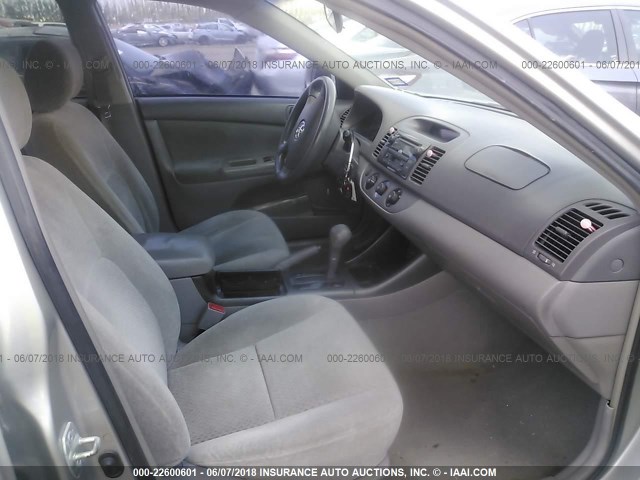 4T1BE32K33U751340 - 2003 TOYOTA CAMRY LE/XLE/SE ვერცხლისფერი ფოტო 5