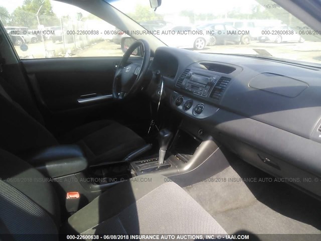 4T1BE32K15U074016 - 2005 TOYOTA CAMRY LE/XLE/SE 蓝色 照片 5