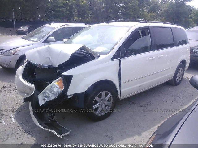 2A4RR5D14AR134024 - 2010 CHRYSLER TOWN & COUNTRY TOURING WHITE photo 2