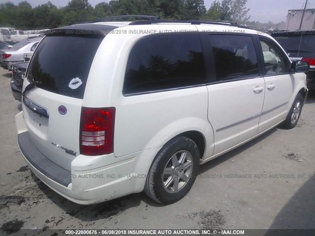 2A4RR5D14AR134024 - 2010 CHRYSLER TOWN & COUNTRY TOURING WHITE photo 4