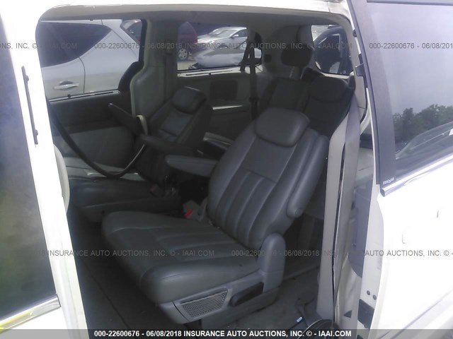 2A4RR5D14AR134024 - 2010 CHRYSLER TOWN & COUNTRY TOURING WHITE photo 8