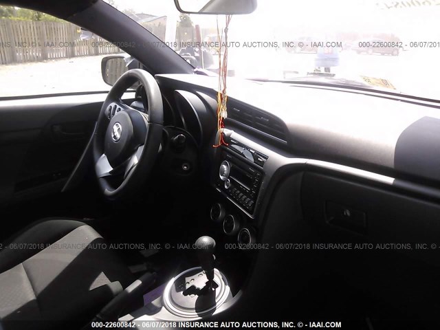 JTKJF5C78B3015865 - 2011 TOYOTA SCION TC 黑色 照片 5