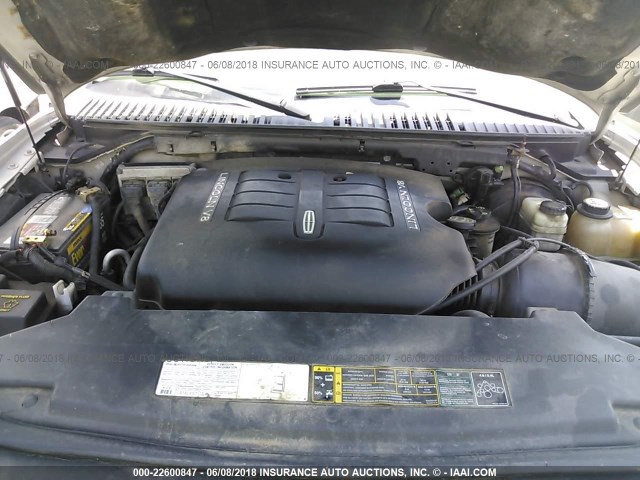 5LMFU28R03LJ37366 - 2003 LINCOLN NAVIGATOR SILVER photo 10