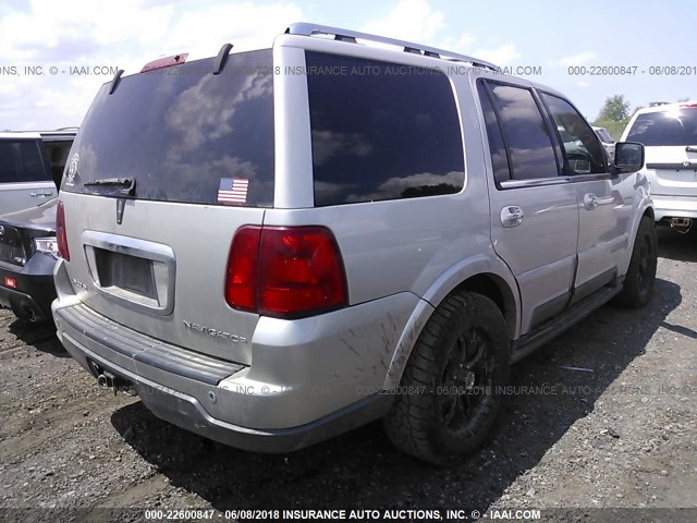 5LMFU28R03LJ37366 - 2003 LINCOLN NAVIGATOR SILVER photo 4