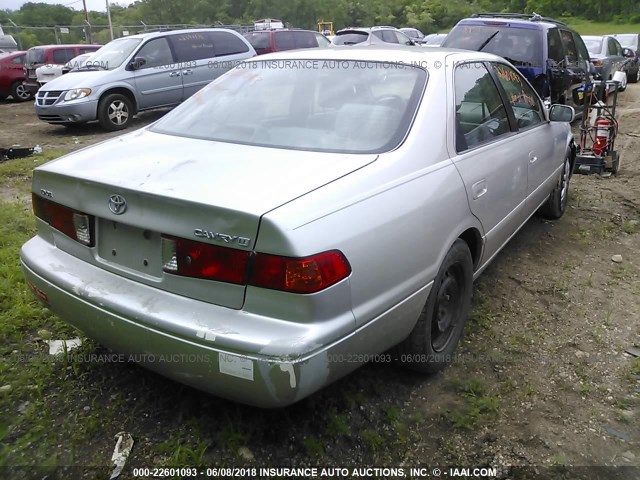 4T1BG22K31U033675 - 2001 TOYOTA CAMRY CE/LE/XLE 银色 照片 4