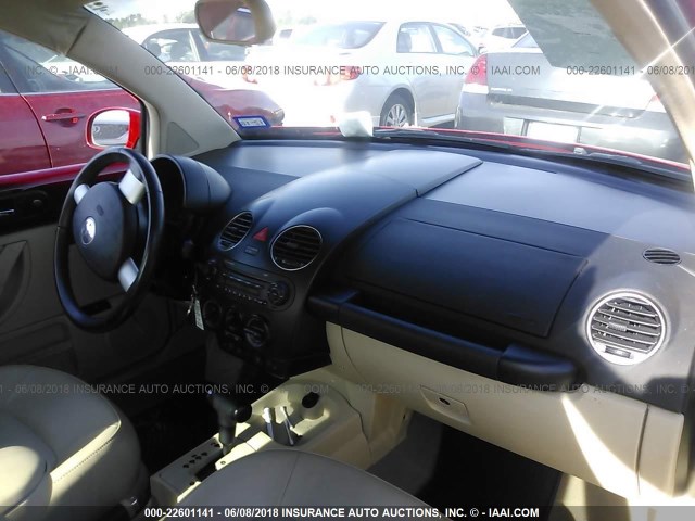 3VWPW3AG3AM035427 - 2010 VOLKSWAGEN NEW BEETLE 红色 照片 5