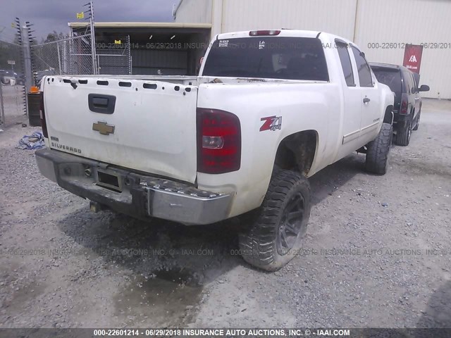 1GCSKREA3AZ110739 - 2010 CHEVROLET SILVERADO K1500 LS WHITE photo 4