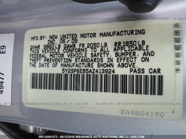 5Y2SP6E85AZ413924 - 2010 PONTIAC VIBE SILVER photo 9