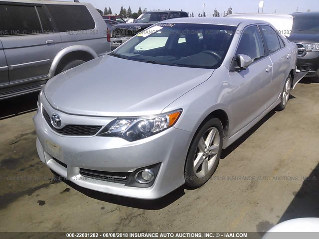 4T1BF1FK8CU609996 - 2012 TOYOTA CAMRY SE/LE/XLE 银色 照片 2