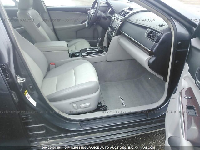 4T4BF1FK8CR246055 - 2012 TOYOTA CAMRY SE/LE/XLE GRAY photo 5