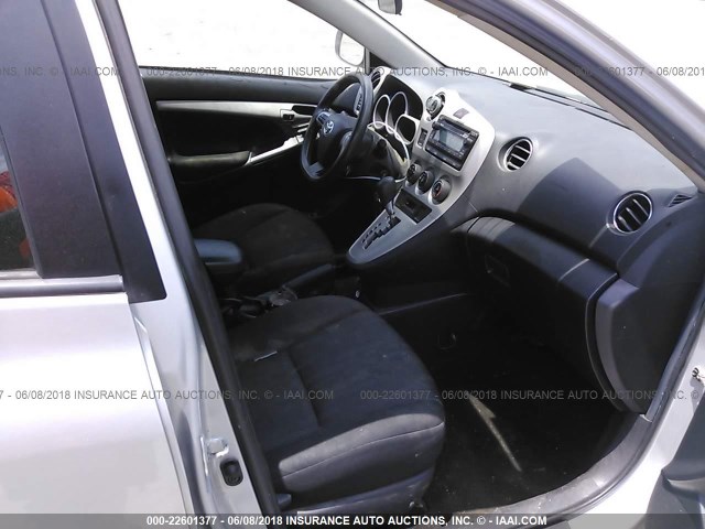 2T1KU4EE6DC950593 - 2013 TOYOTA COROLLA MATRIX  SILVER photo 5