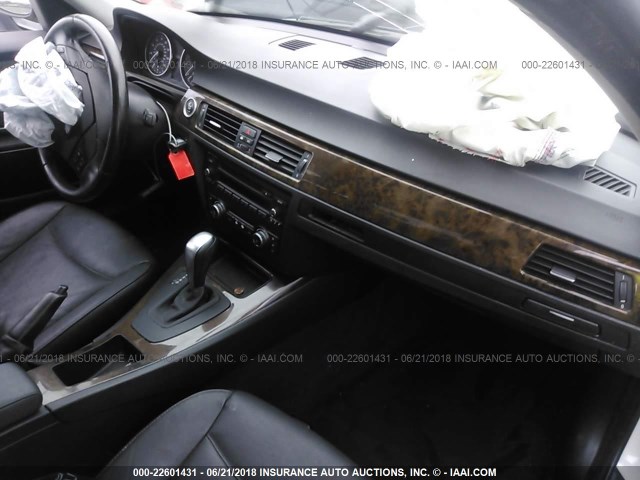 WBAPH5G51ANM35990 - 2010 BMW 328 I SULEV WHITE photo 5