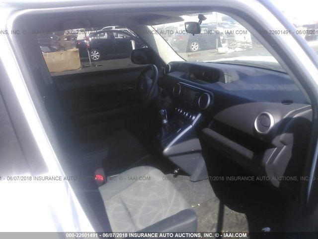 JTLZE4FE4FJ068893 - 2015 TOYOTA SCION XB თეთრი ფოტო 5