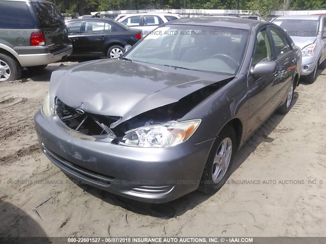 4T1BE32K03U684972 - 2003 TOYOTA CAMRY LE/XLE/SE ნაცრისფერი ფოტო 2