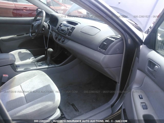 4T1BE32K03U684972 - 2003 TOYOTA CAMRY LE/XLE/SE ნაცრისფერი ფოტო 5