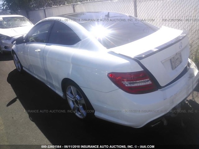 WDDGJ4HBXDF976756 - 2013 MERCEDES-BENZ C 250 WHITE photo 3