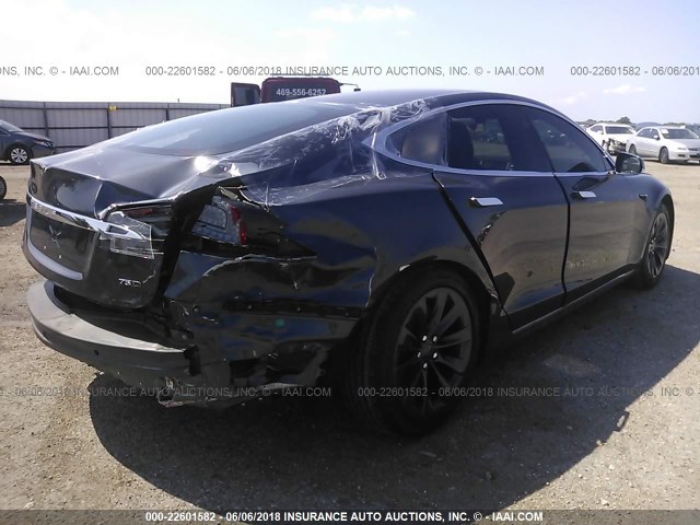 5YJSA1E28HF192514 - 2017 TESLA MODEL S Մոխրագույն լուսանկար 4
