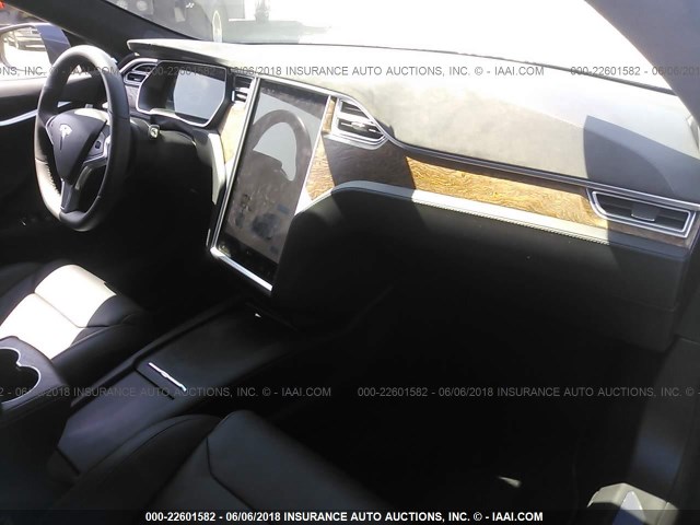 5YJSA1E28HF192514 - 2017 TESLA MODEL S Մոխրագույն լուսանկար 5