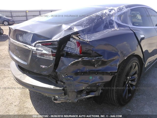 5YJSA1E28HF192514 - 2017 TESLA MODEL S Մոխրագույն լուսանկար 6