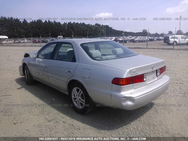 4T1BG22KX1U064843 - 2001 TOYOTA CAMRY CE/LE/XLE SILVER photo 3